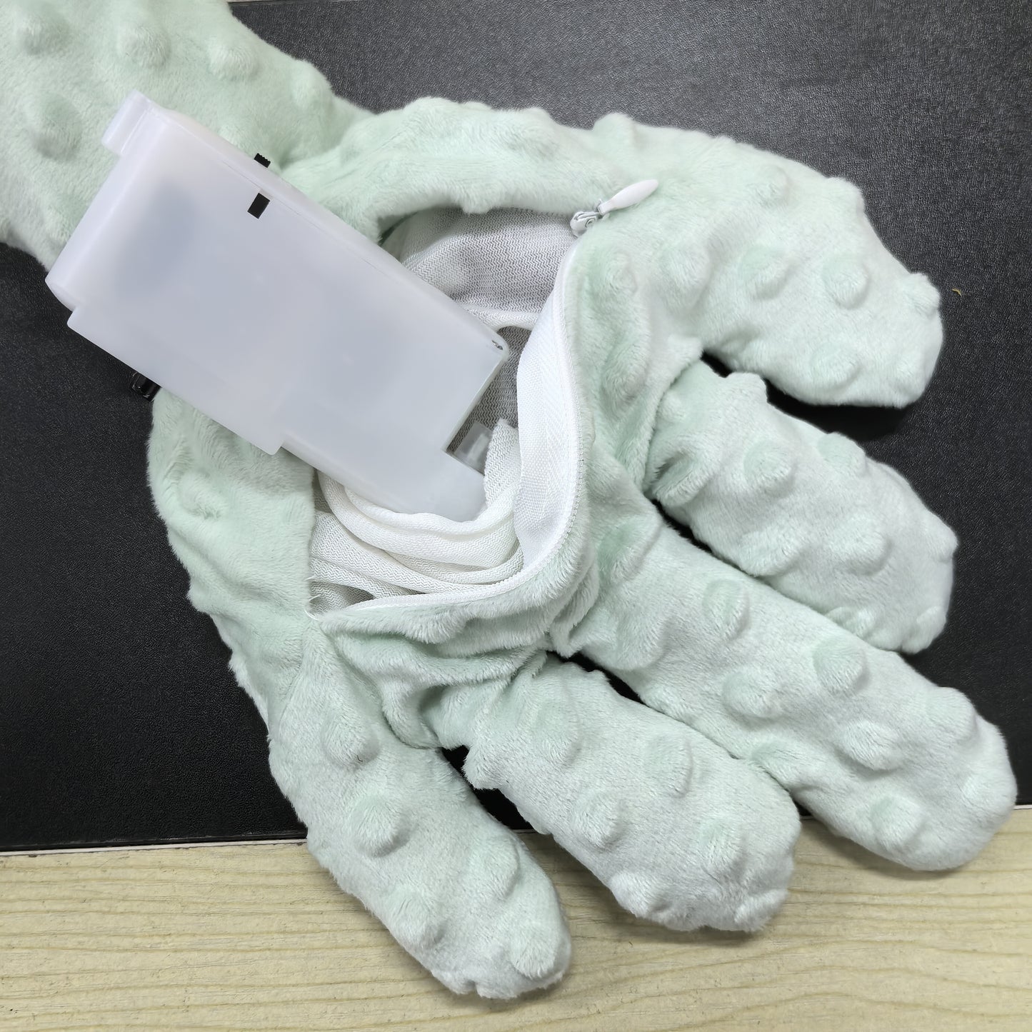 Coussin d'accompagnement de sommeil bébé avec simulation main